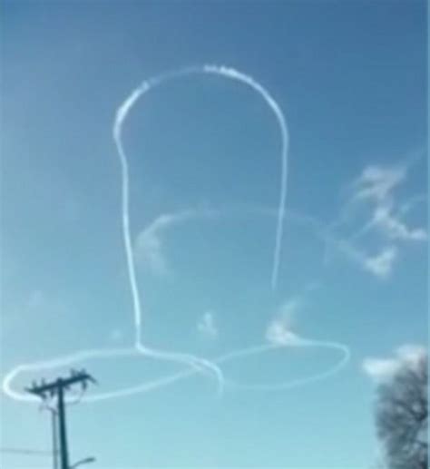 G­ö­k­y­ü­z­ü­n­e­ ­p­e­n­i­s­ ­ç­i­z­e­n­ ­A­B­D­­l­i­ ­p­i­l­o­t­u­n­ ­g­ö­r­ü­n­t­ü­s­ü­